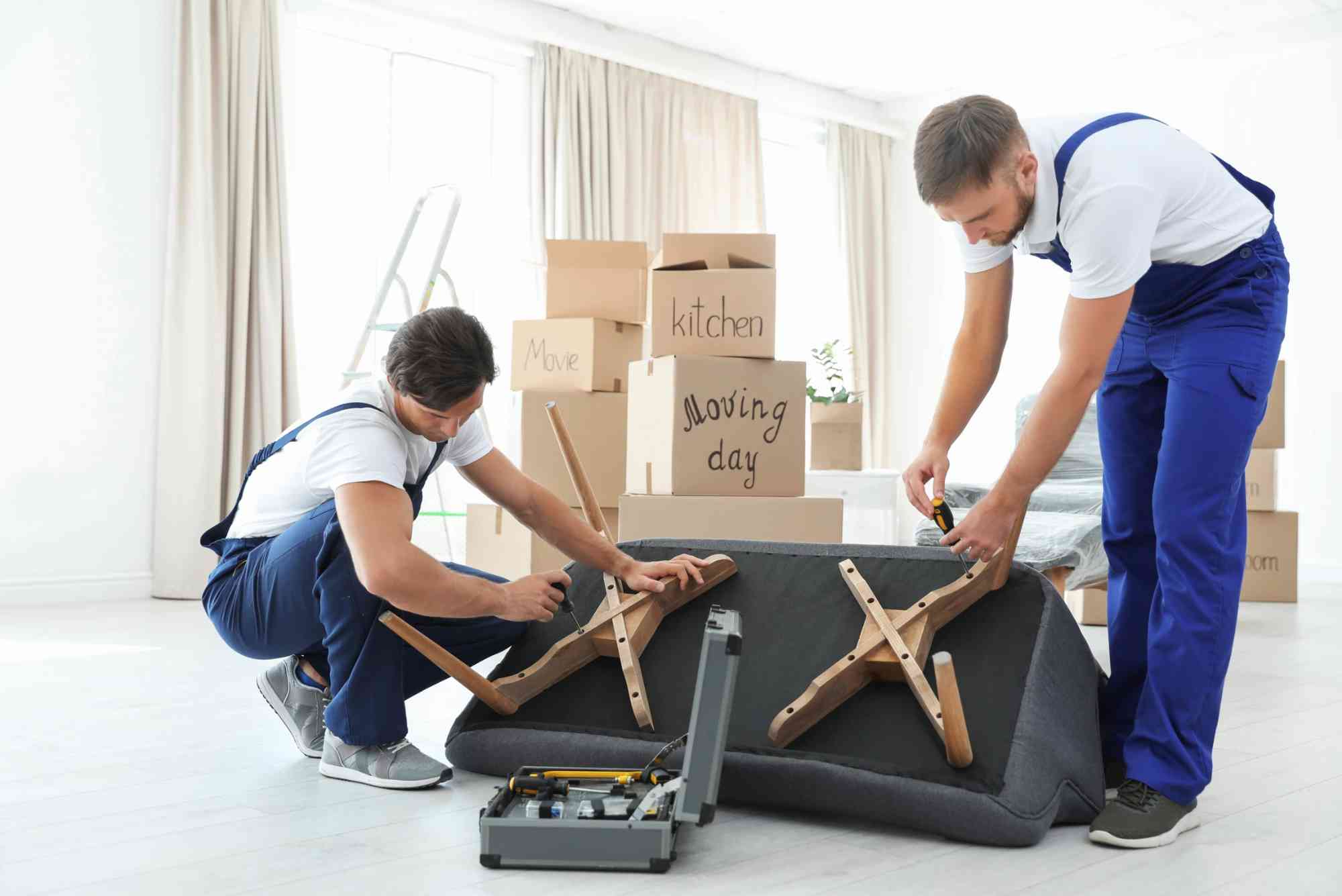 How to Save Money When Hiring Movers and Packers in Dubai.