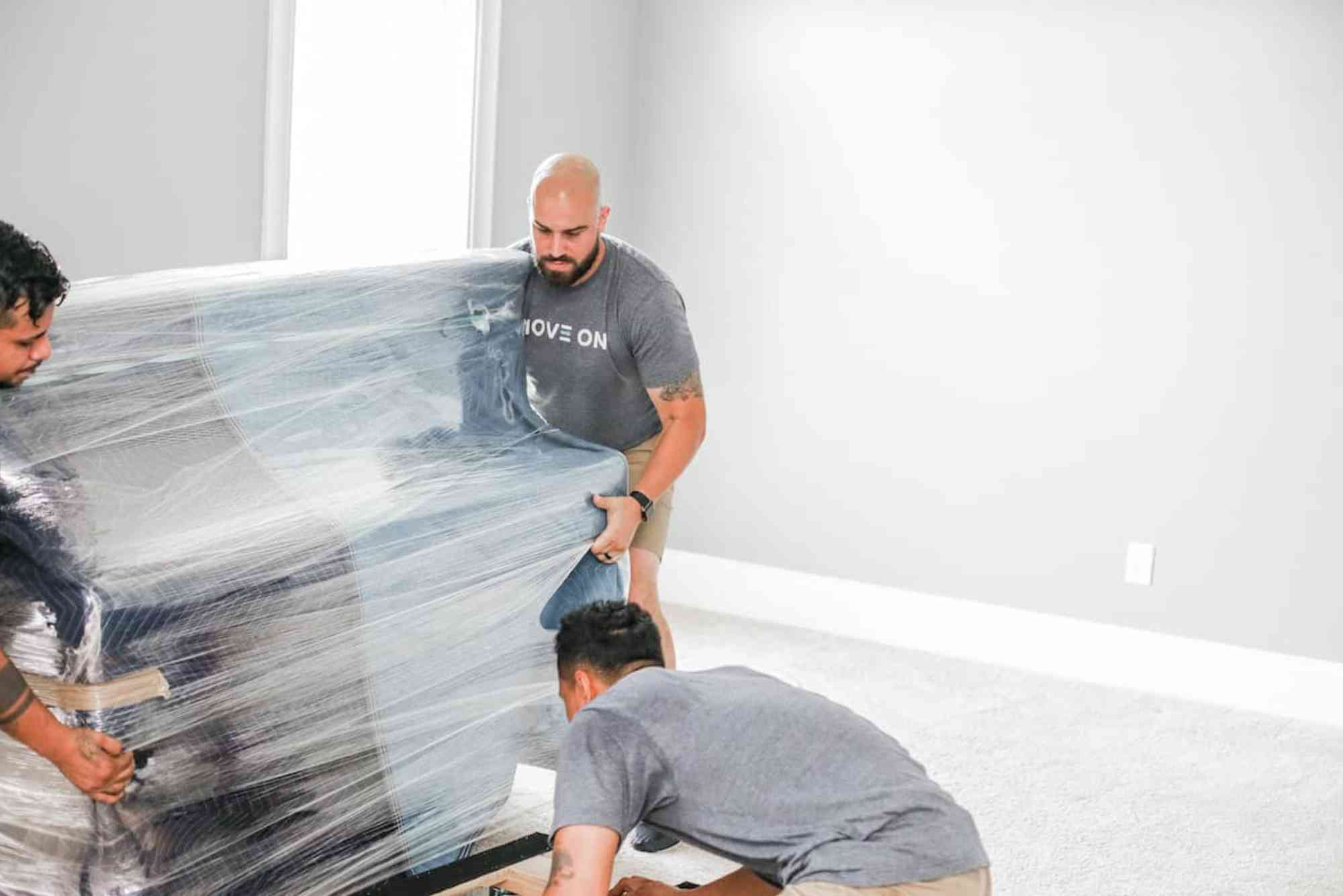 How Movers and Packers in Dubai Handle Specialized Items Like Pianos and Artwork.